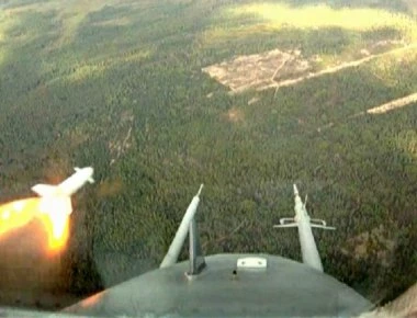 Βολές κατευθυνόμενων πυραύλων Kh-25 από ουκρανικό Su-25 (βίντεο)